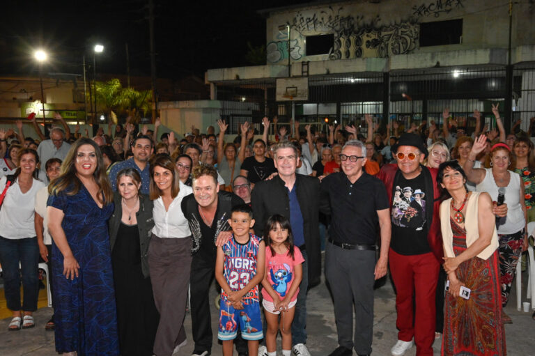 Con un espectáculo que reunió a grandes artistas, el ciclo «Humor en los Barrios» del Municipio de Tigre cerró el 2025 a puro entretenimiento