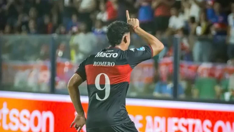 Tigre jugó un gran partido y venció a Racing en Victoria