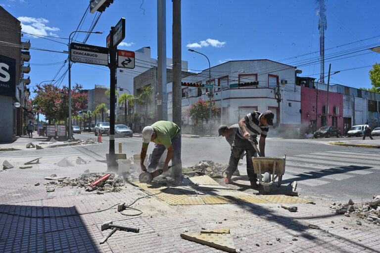 Para una mejor circulación de peatones, se extienden las obras de veredas en Tigre centro