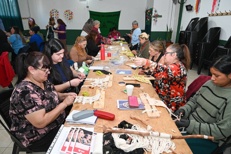 Rincón de Milberg: el Municipio de Tigre realizó el cierre del taller de bijouterie en macramé del programa «Emprendedoras Rodantes»