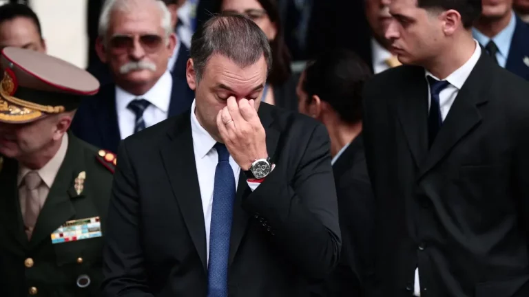 Renunció Manuel Adorni como jefe de Gabinete: qué causas judiciales enfrenta.