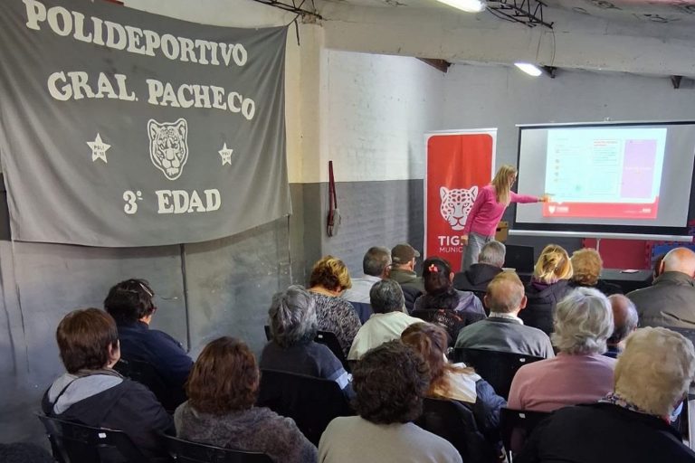 Con la participación de vecinos y vecinas, el Municipio de Tigre realizó talleres de «Inclusión Digital» en distintos polideportivos