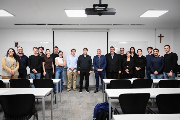 En la UCA, Julio Zamora participó de una charla del Programa Ejecutivo en gestión, liderazgo y desarrollo local