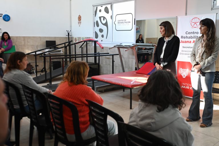 Discapacidad: autoridades municipales de Tigre encabezaron la entrega de materiales ortopédicos a pacientes del distrito