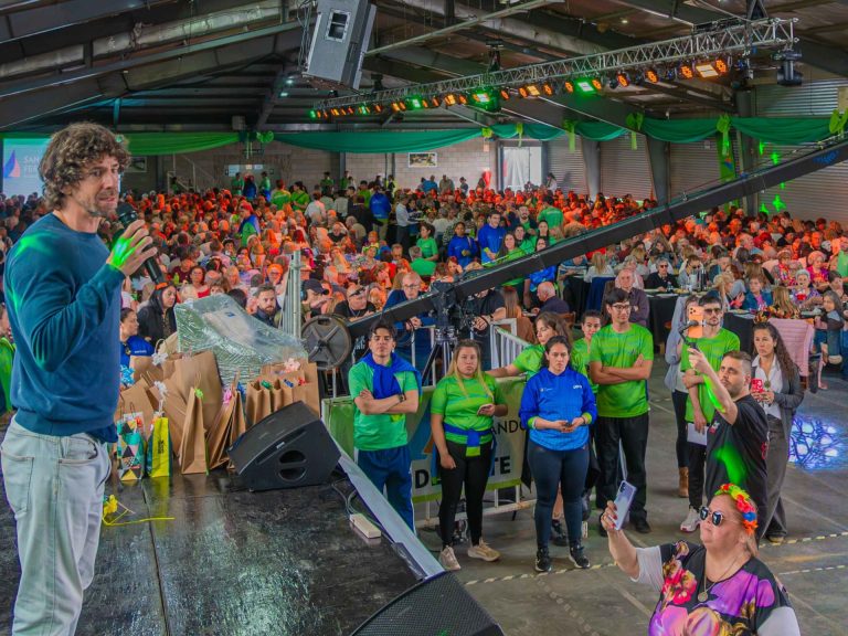 Juan Andreotti compartió el festejo de más de 3.000personas mayores en el Día del Jubilado
