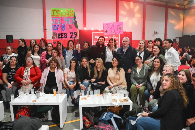 Julio Zamora agasajó a auxiliares de escuelas públicas de Tigre por su labor cotidiano dedicado a los estudiantes
